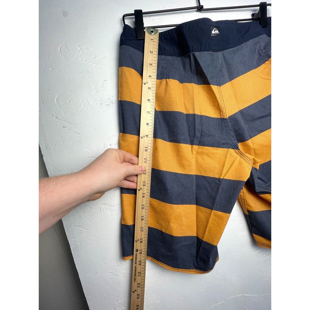 Quiksilver Swim Trunks Men’s Size 29 Yellow Navy Stripe Board Shorts Surfwear - Picture 10 of 12